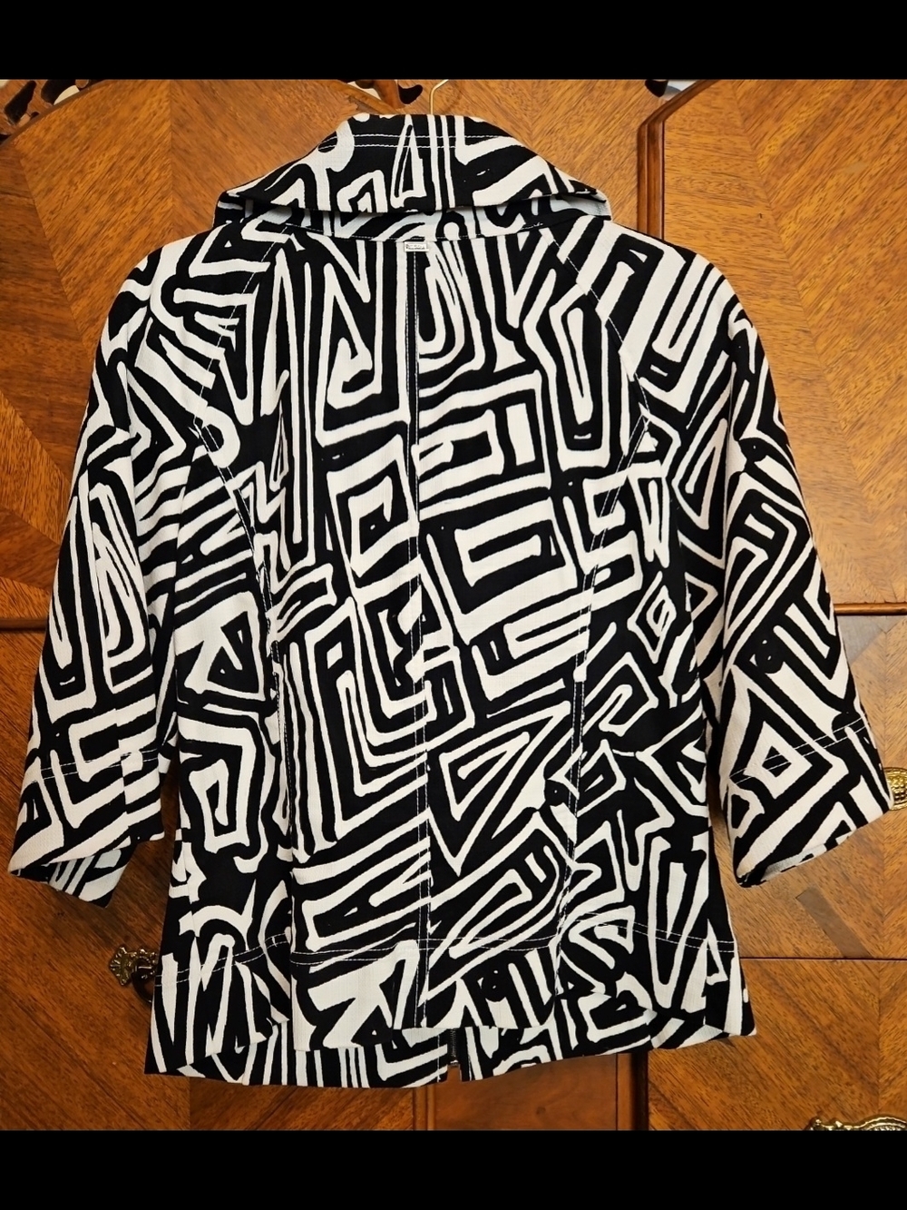St. John Black & White Geometric Zip Size 10 Jacket - Picture 7 of 9